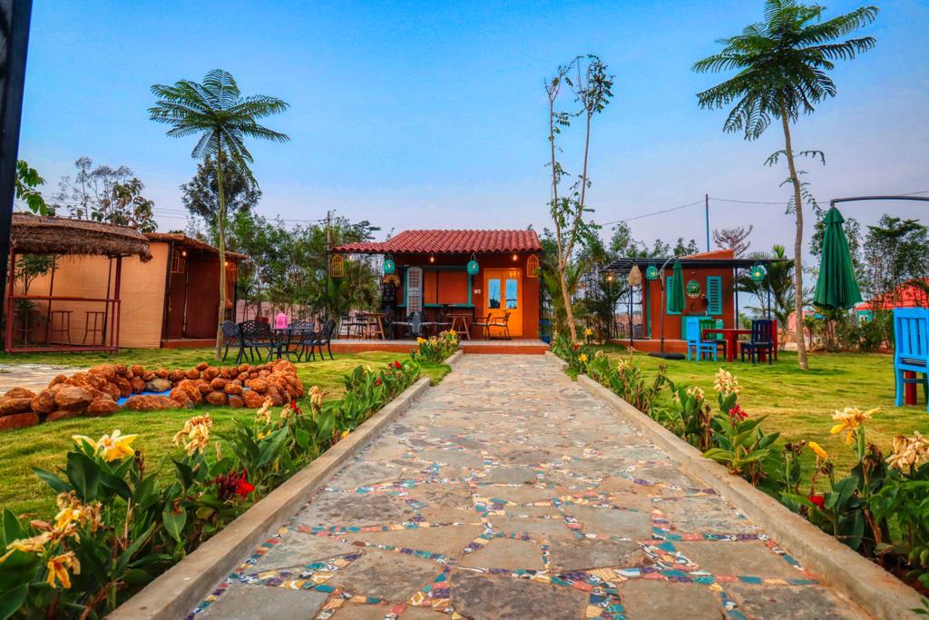 5,673 sq.ft - 18,556 sq.ft - Madinayakanahalli, Mandikallu, Chikkaballapur - C251024